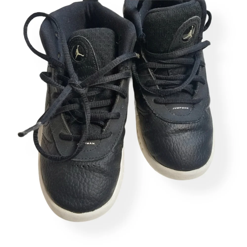 Nike | Air Jordans Toddler / Kids Black High-Top Sneakers Size 10